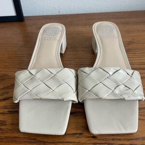 Vince Camuto Semtera Cream Square Toe Leather 2” Sandal sz 6.5 EUC